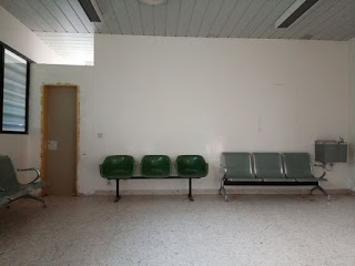صورة من إحدى حجرات الإنتظار بمستشفى طرابلس التعليمي (الطبي سابقًا)